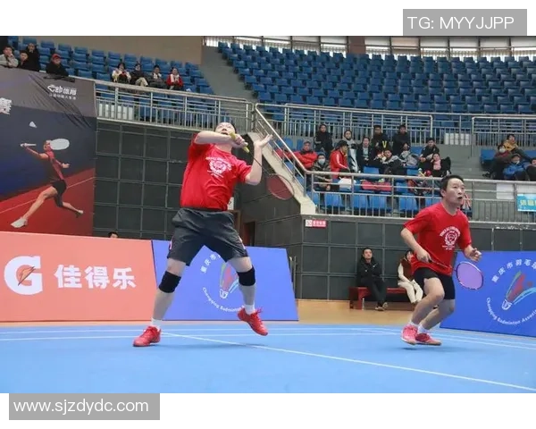 羽毛球巨献:探秘重庆羽毛球队的技术